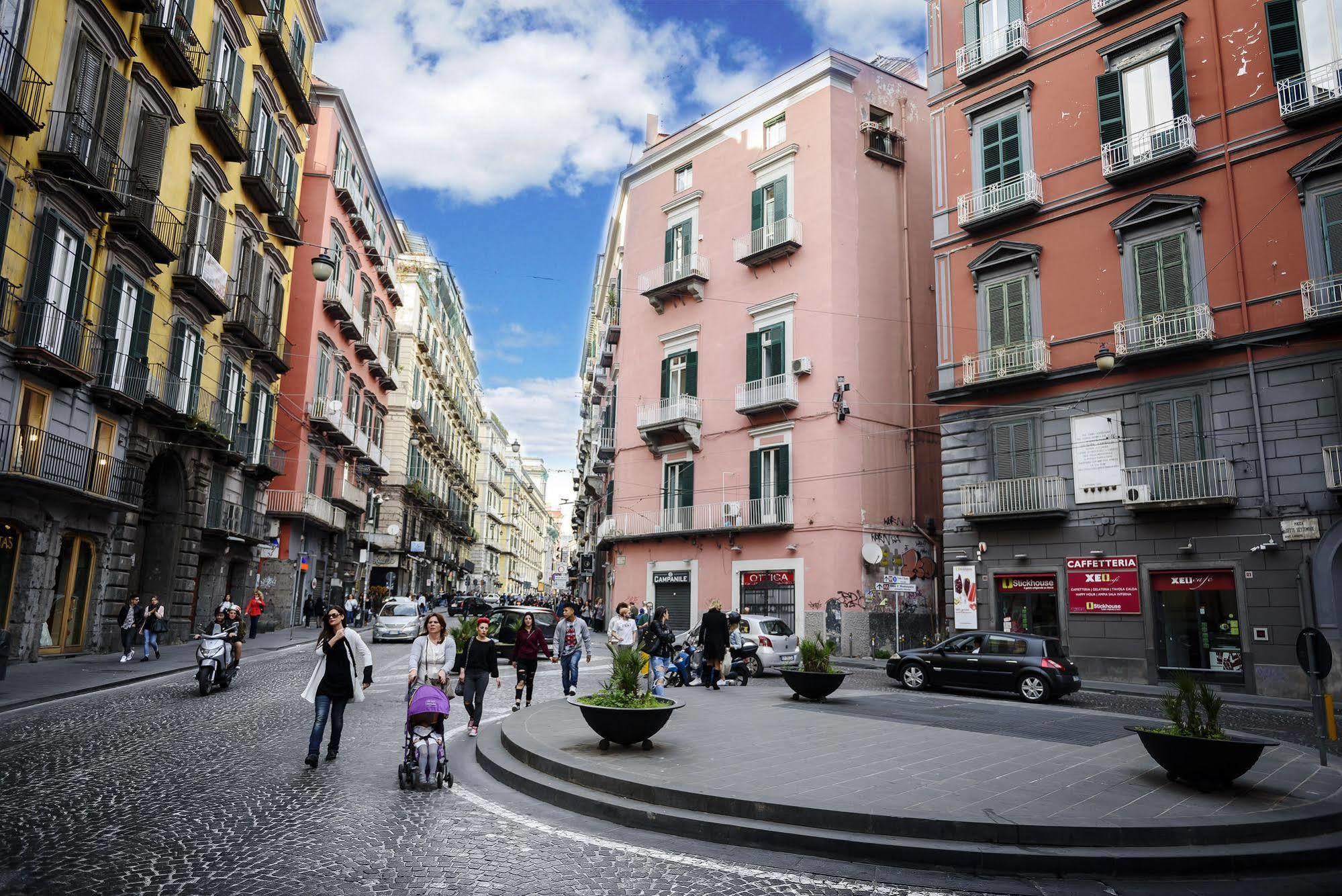 Le 4 Stagioni Napoli Centro Hotell Exteriör bild